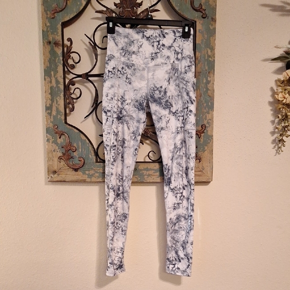 SO Gray and White Artistic Leggings with Elastic Waistband. Size XS - Picture 4 of 9